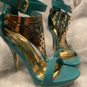 Aqua Metal Stiletto